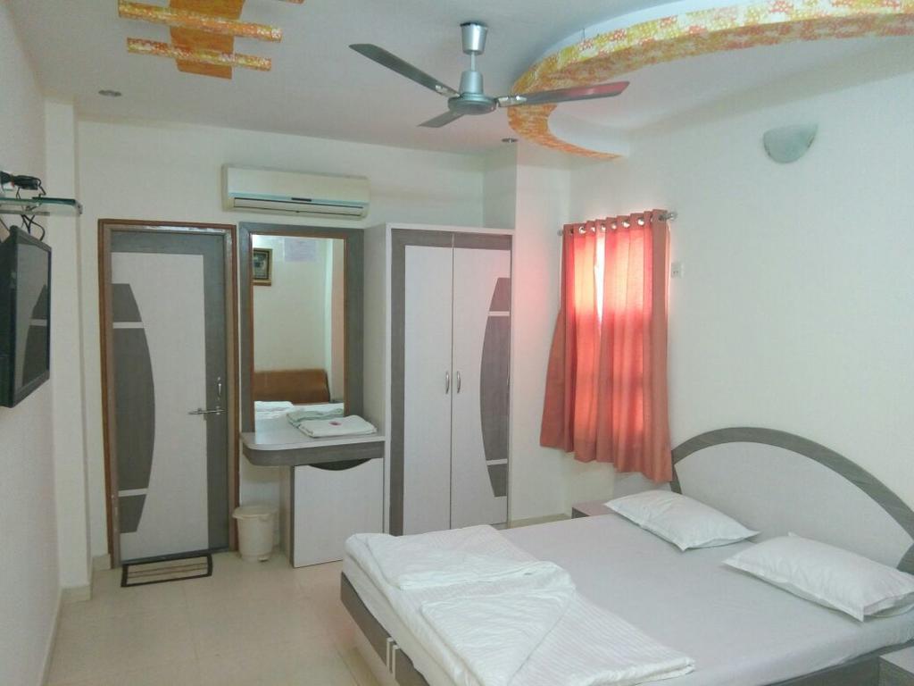 Hotel Sudarshan Nāthdwāra Exteriör bild