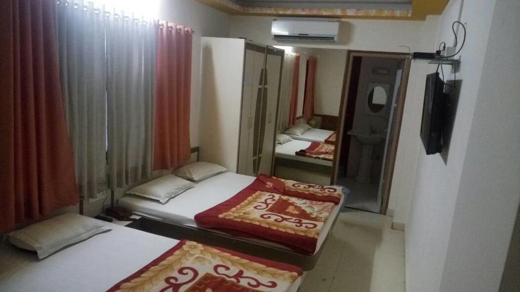 Hotel Sudarshan Nāthdwāra Exteriör bild