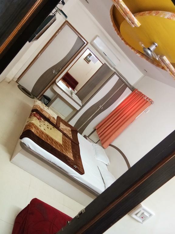 Hotel Sudarshan Nāthdwāra Exteriör bild